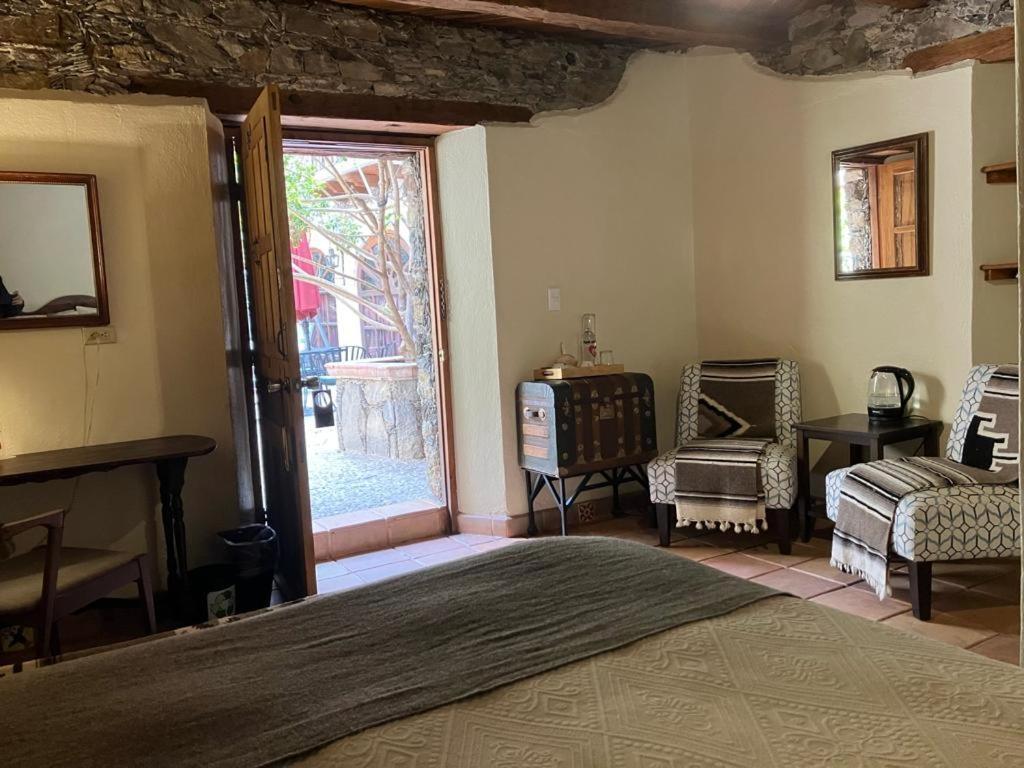 Y Paz - Adults Only 2* Catorce