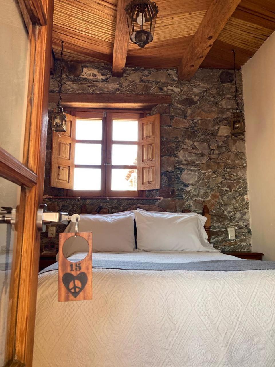 Y Paz - Adults Only 2* Catorce