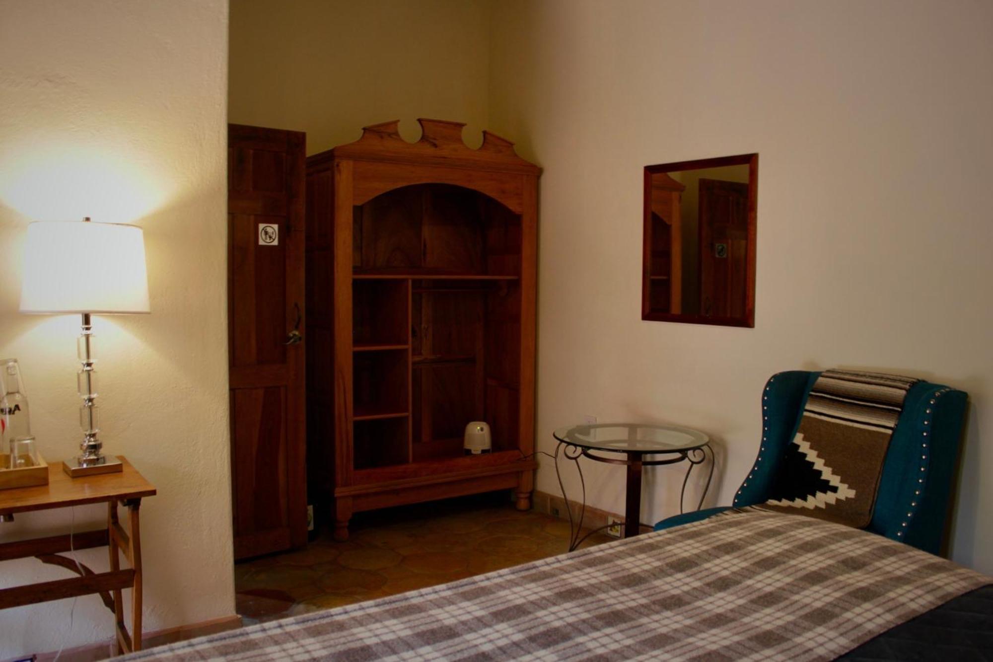 Y Paz (adults Only) Catorce